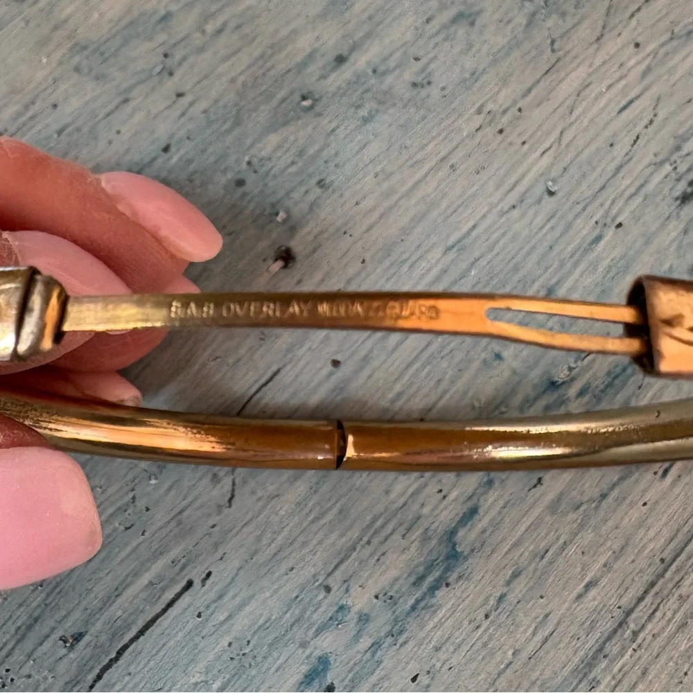 Sweet Vintage Victorian Rolled Hollow Gold Bangle Bracelet with Etched Design - Picture 10 of 13